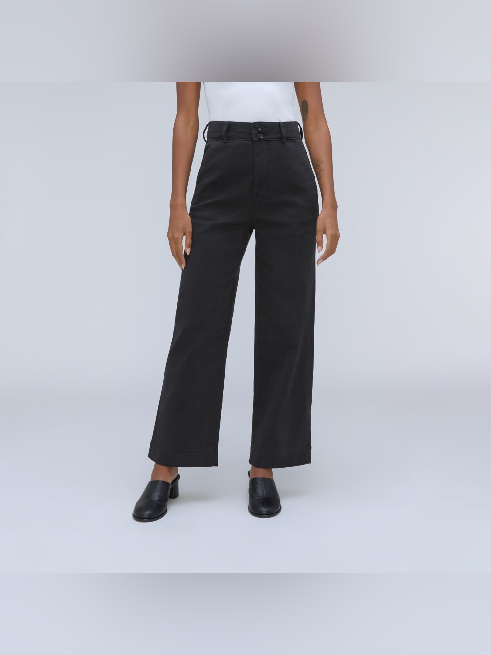 Everlane THE ORGANIC WIDE-LEG PANT in washed black - Picture 2 of 12